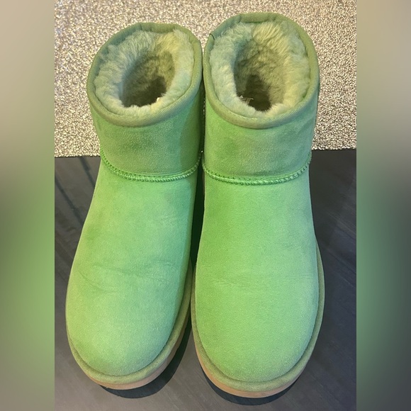 UGG Australia Women's Classic Ultra Mini ll  Mint Green Size 8 - Picture 2 of 7